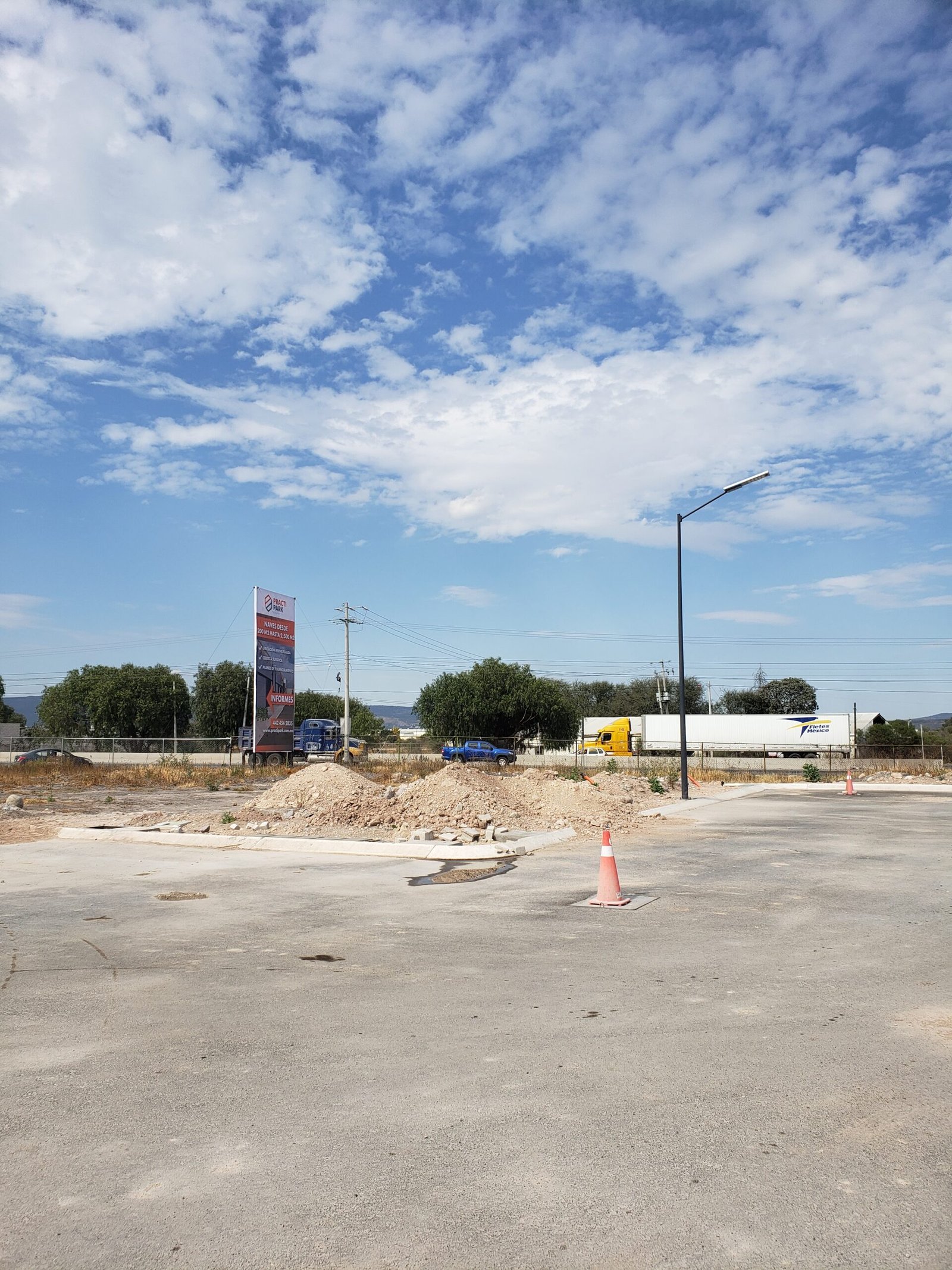 VENTA DE BODEGAS ZONA NORTE (SLP) FRENTE AL PIQ - Image 6