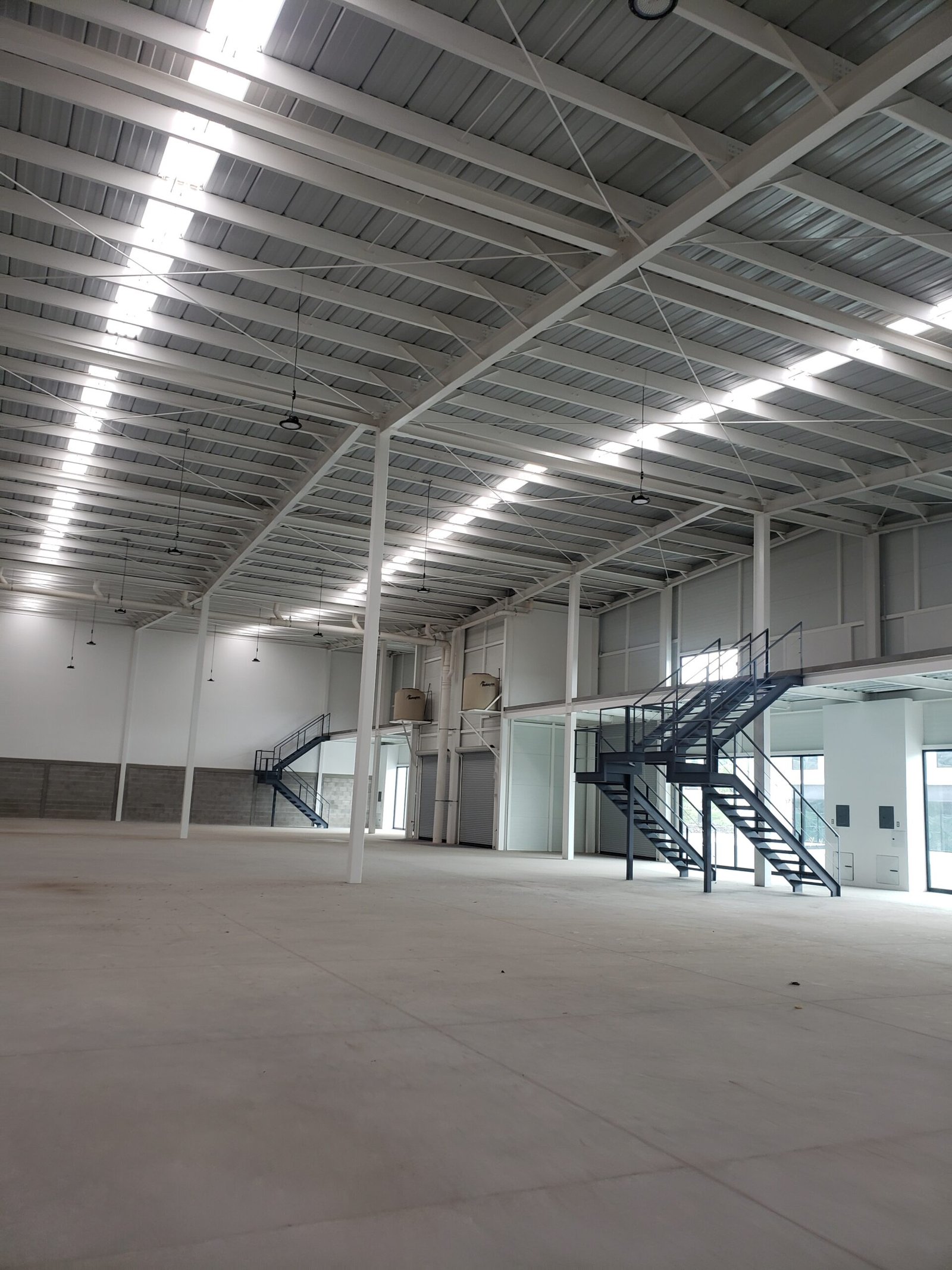 VENTA DE NAVE INDUSTRIAL A MINUTOS DEL AEROPUERTO DE QUERETARO - Image 5