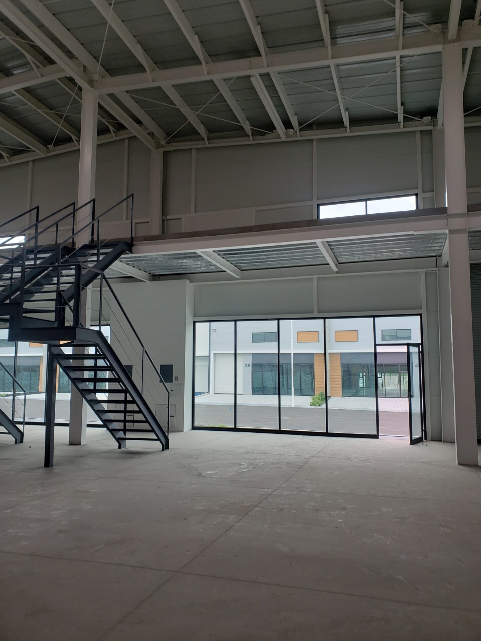 VENTA DE NAVE INDUSTRIAL A MINUTOS DEL AEROPUERTO DE QUERETARO - Image 6