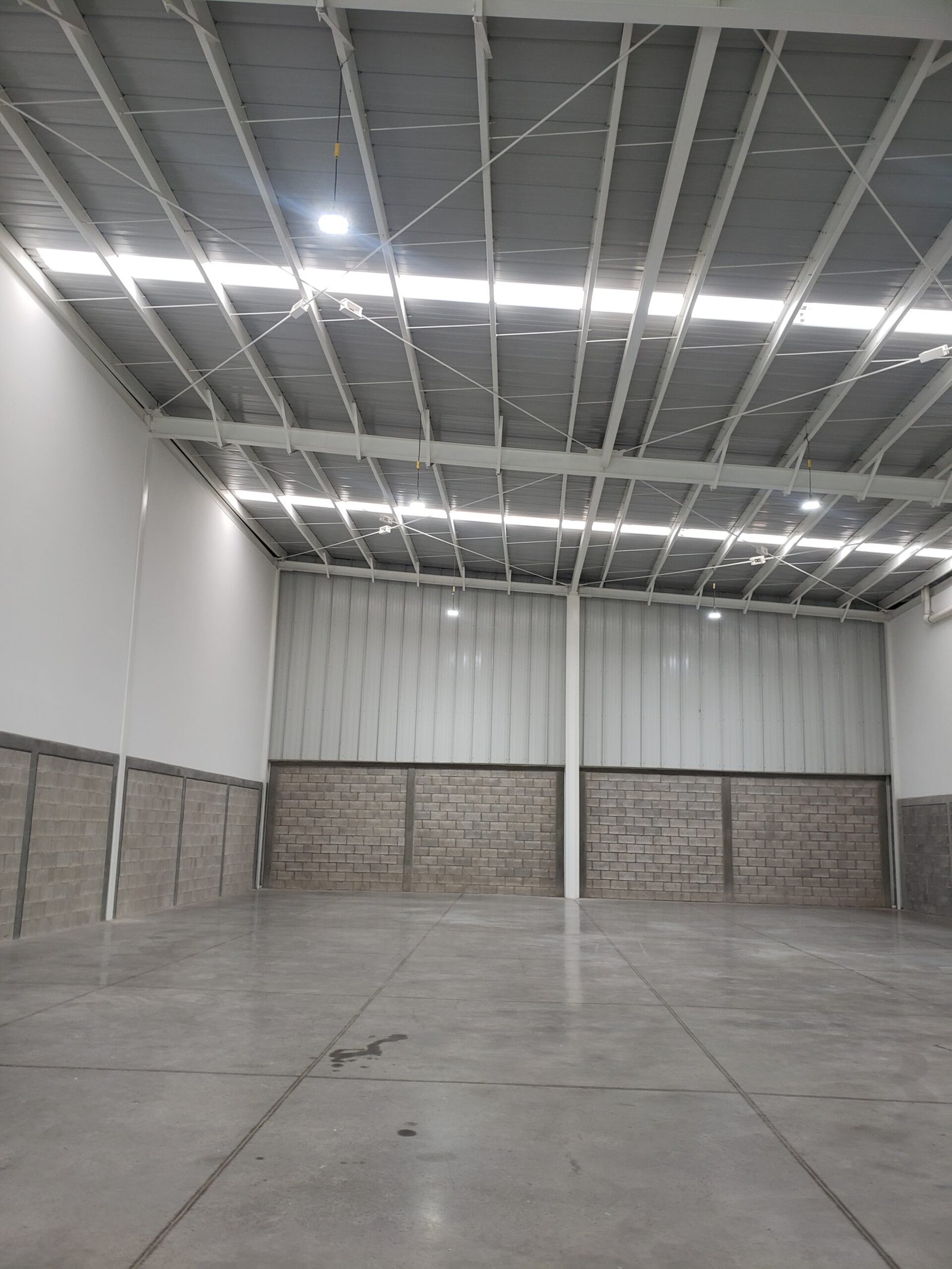 VENTA DE NAVE INDUSTRIAL A MINUTOS DEL AEROPUERTO DE QUERETARO - Image 13