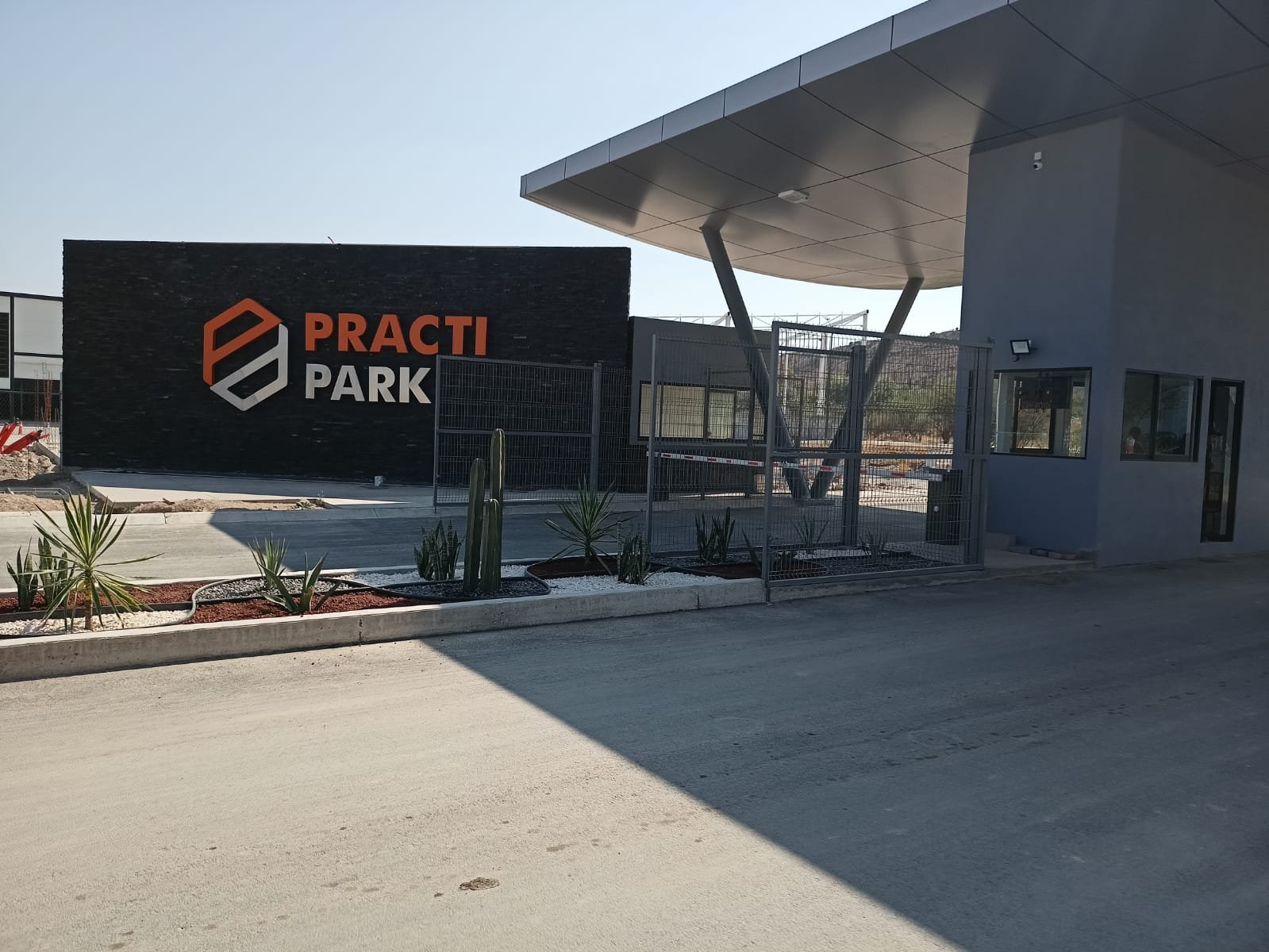 VENTA DE BODEGAS ZONA NORTE (SLP) FRENTE AL PIQ - Image 11